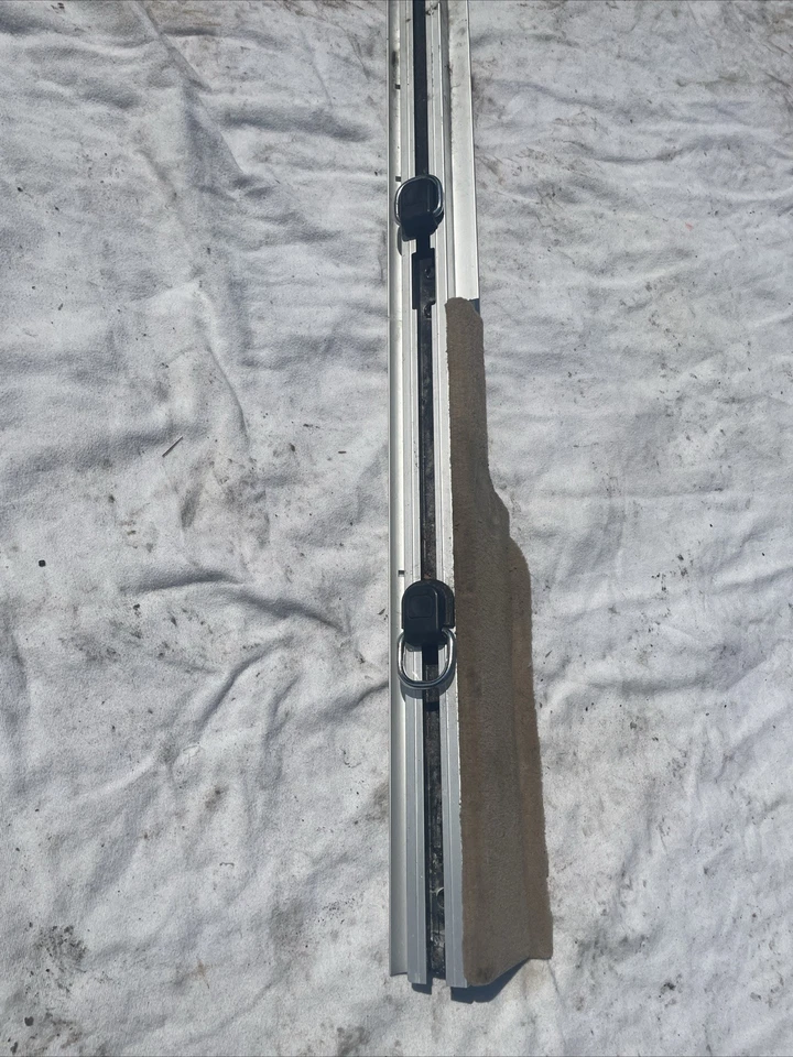 BMW X5 E70 2007 2008 2009 2010 2011 2012 2013 - MALETERO DERECHO CARGA AMARRE RIEL Foto 3 de 4