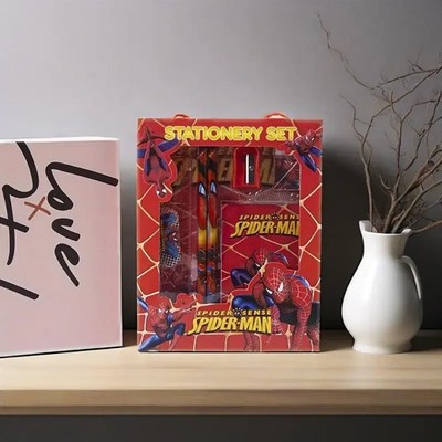 Spider-Man Bleistift Geschenkset, inkl. Lineal, Bleistifte, Notizbuch, Radiergummi Anspitzer