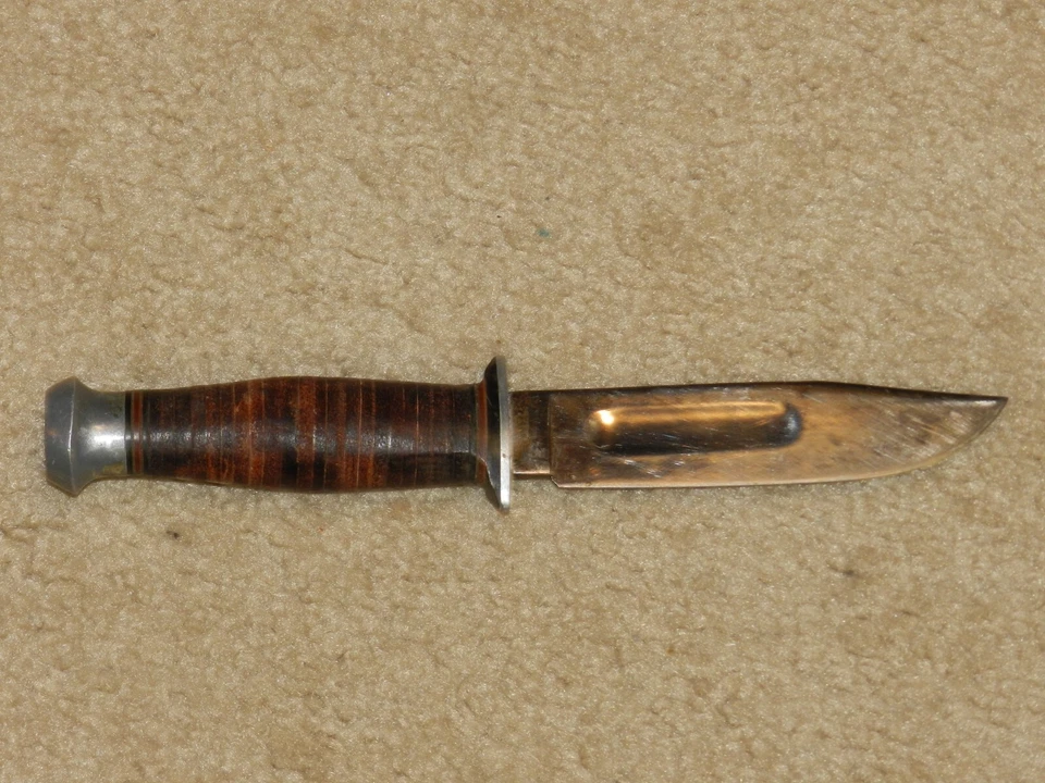 Cuchillo de Lucha Vintage Kinfolks EE. UU. Hoja Fija Mango de Cuero Foto 2 de 3