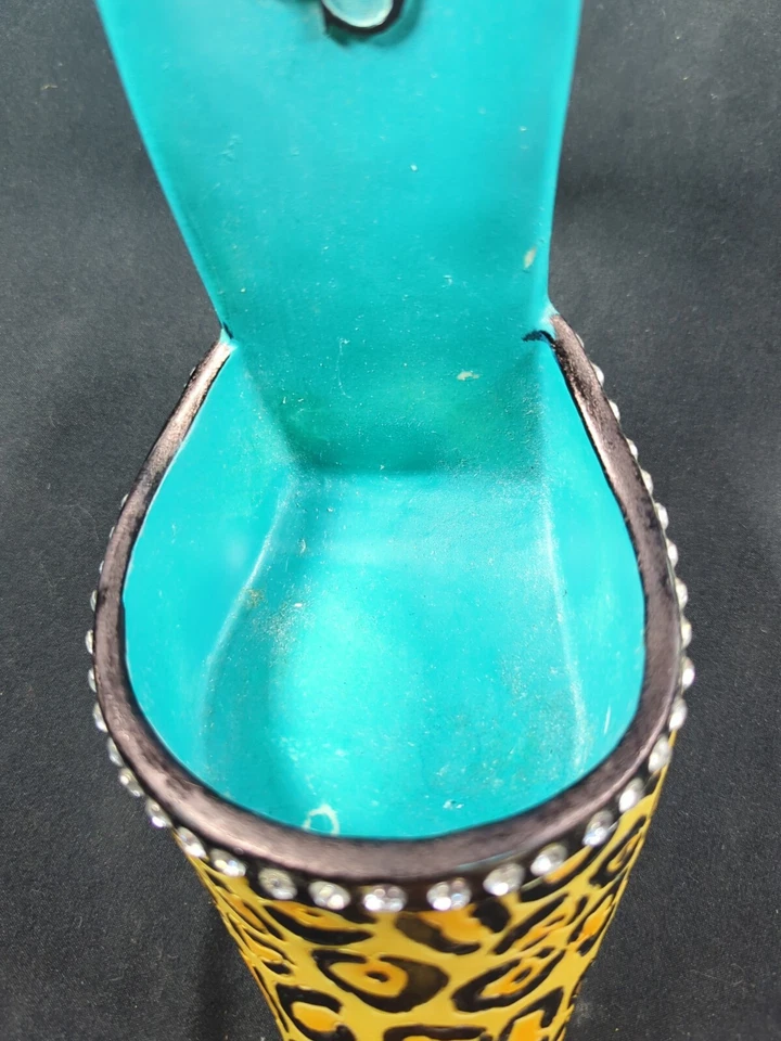 Zapato de vestir High Spirits verde azulado leopardo pedrería tacón alto soporte para botella de vino  Foto 4 de 4