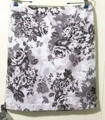 FLASH SALE! Women Van Heusen Studio sz 6 Skirt Small Gray White Floral Lined Zip