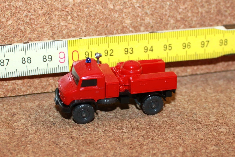 Wiking Unimog Pulverlöschfahrzeug Saure 1051/3 Maßstab 1:87 H0 Ansehen !!!