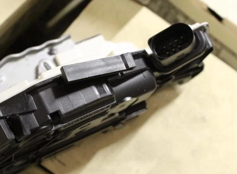 NEW GENUINE VW TIGUAN 5N 2009-2018 O/S FRONT DOOR LOCK 5N2837016N 5N2837016F - Image 4 of 4