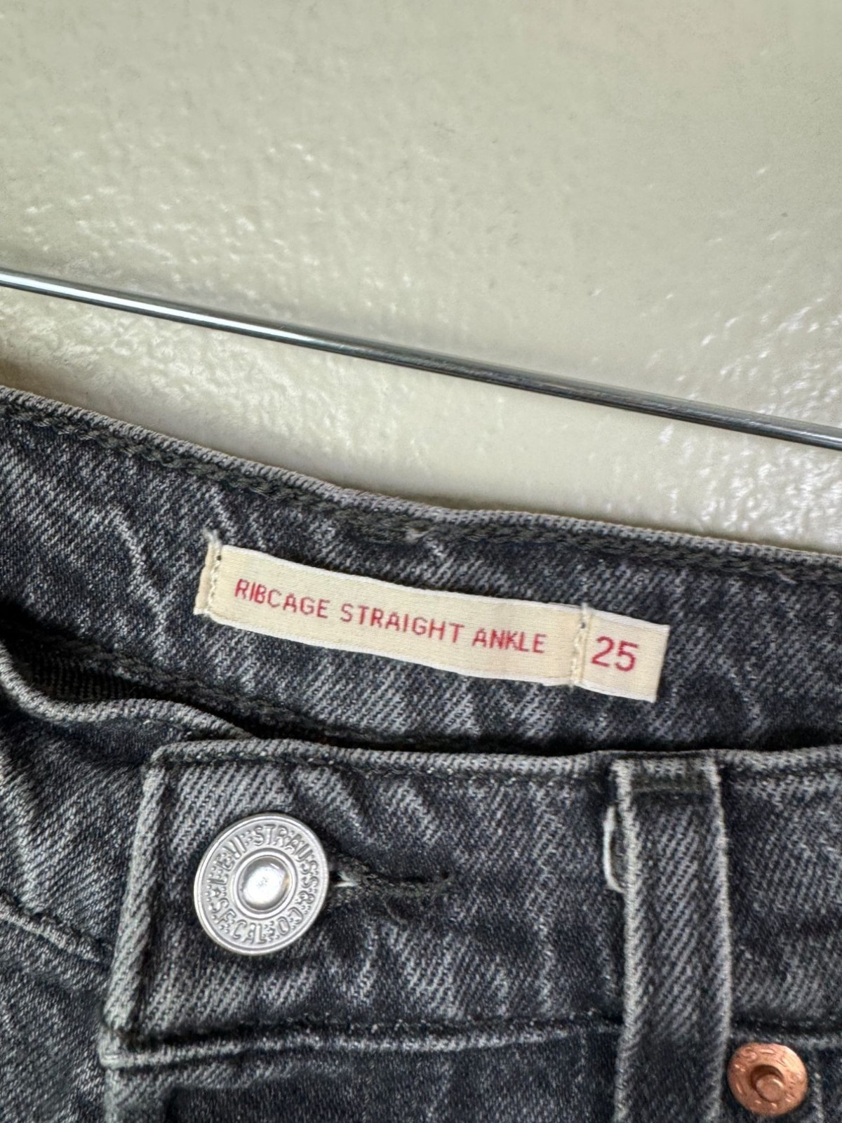 Levis Ribcage Straight Ankle Black Jeans Women Size 25 Casual Button Fly Classic thumbnail 3