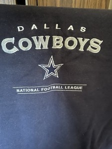 DALLAS COWBOYS VINTAGE LONG SLEEVE SWEATSHIRT.  EMBROIDERED LOGO.  MENS LARGE.
