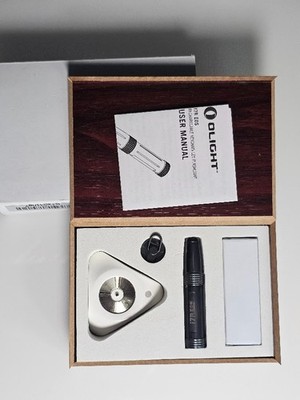 NIB OLIGHT i7R rechargeable keychain flashlight. Extremely RARE Collectors item