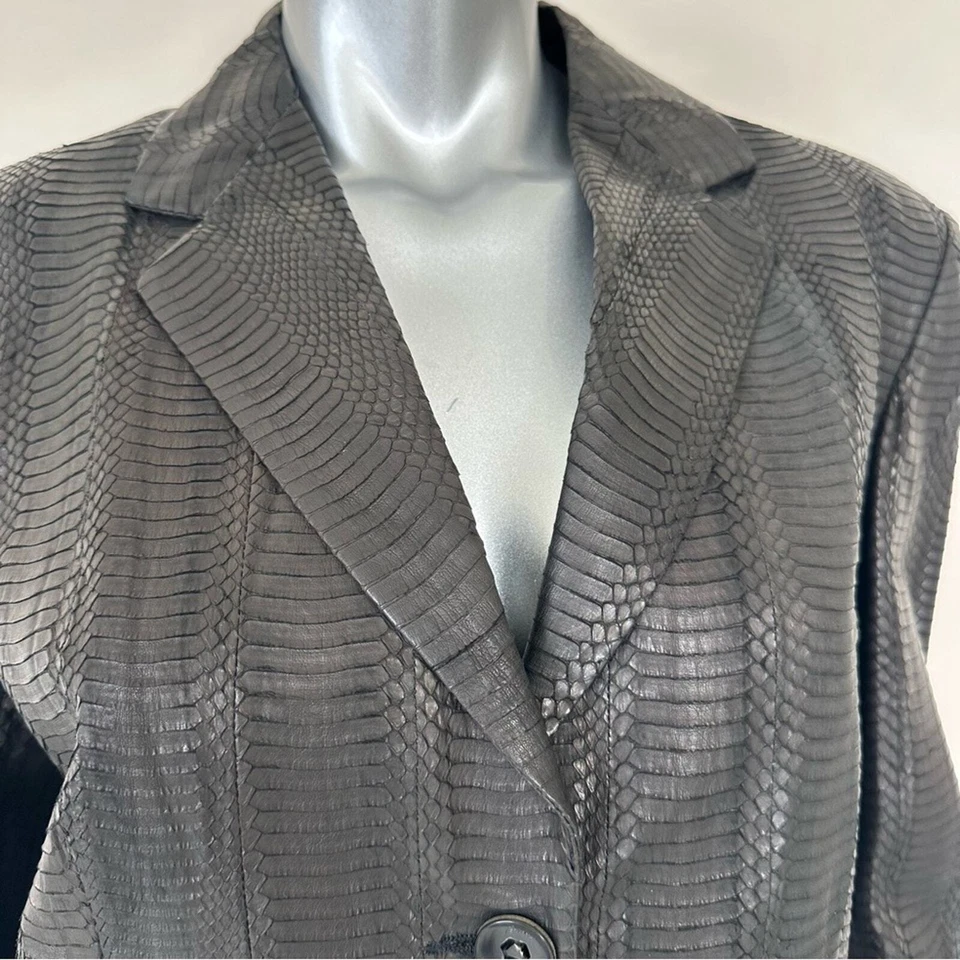 NWT!!! Brioni women snake skin leather blazer  size 12 US Retail 6500$ - Image 2 of 4