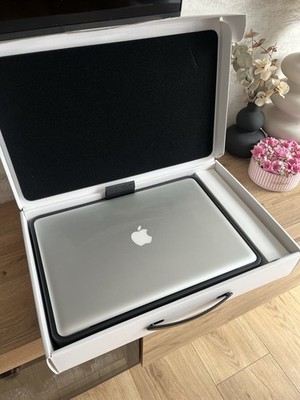 Apple MacBook Pro 15 Zoll 1TB SSD Silber I7 8 GB RAM Gebraucht Top Zustand