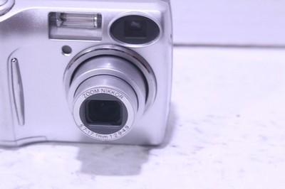NIKON COOLPIX E5600 5.1MP Digital Camera 5.7-17.1mm Zoom Nikkor