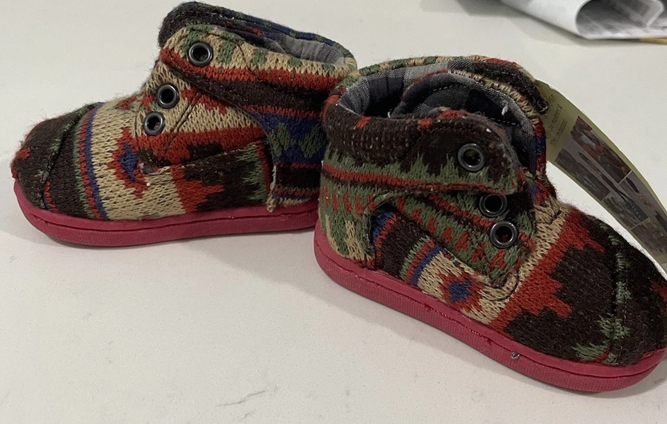 NEW Toms tiny boots Shoes toddler Sz 3 baby boy Southwestern Aztec Boho moc - Image 4 of 4