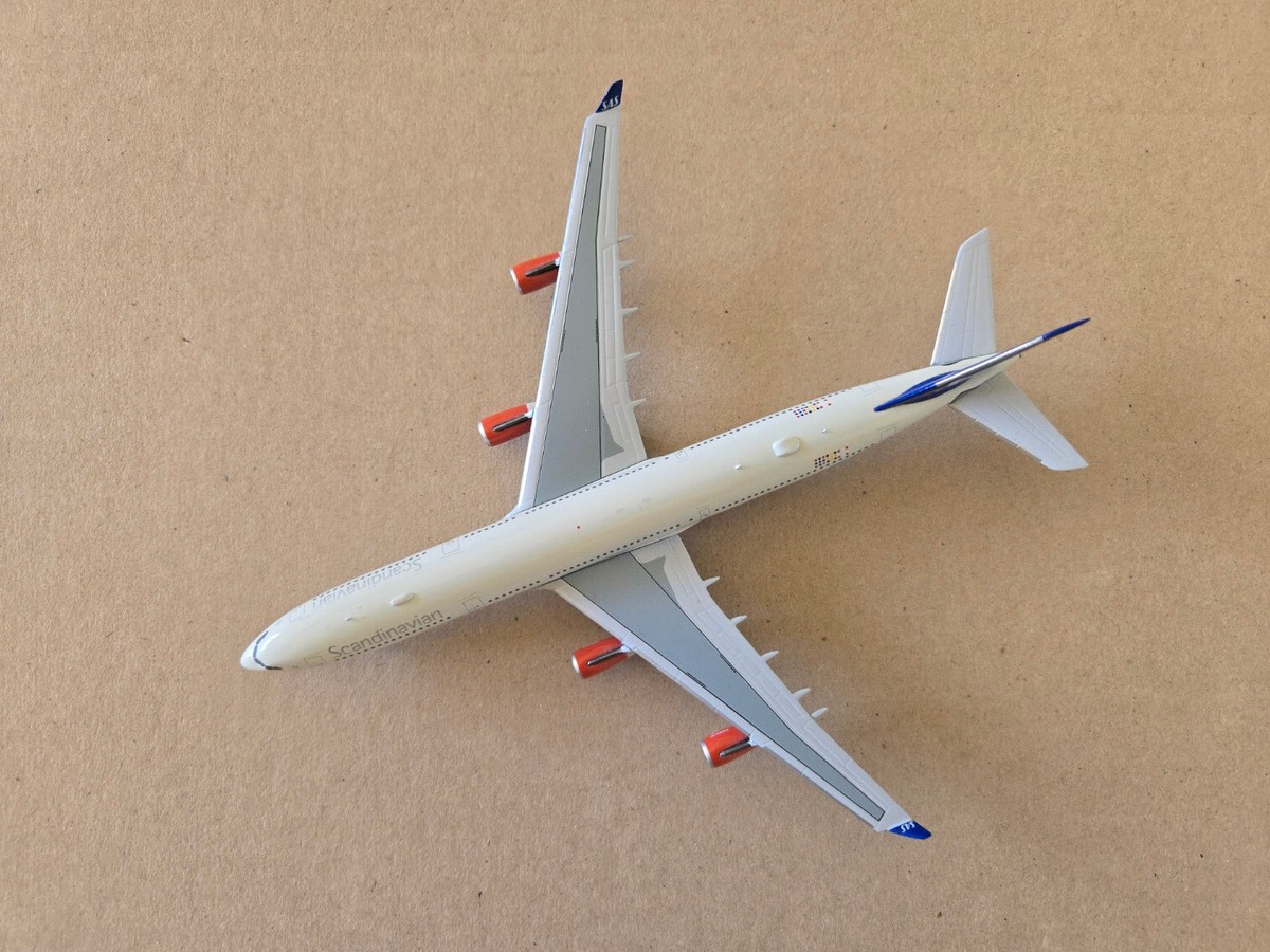 d*7様 Airbus A340-300 1/400スケール 1:400 Airbus A340-300 SAS Scandinavian Airlines OY-KBI Panda
