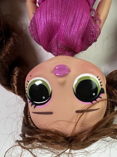 2019 Mga LOL Surprise OMG Doll Long Brown Braids Hair Green Eyes 10” - Picture 2 of 3