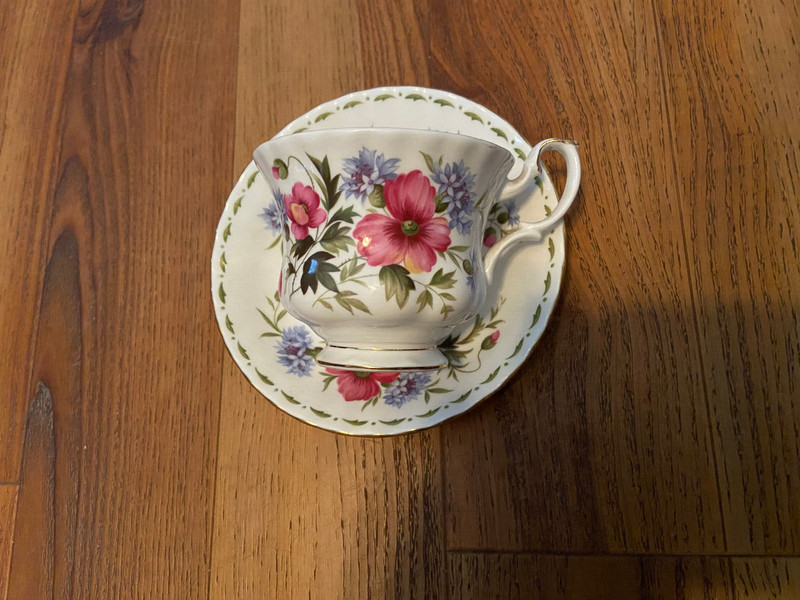 Royal Albert POPPY Flower Month AUGUST Bone China England  CUP & SAUCER Set