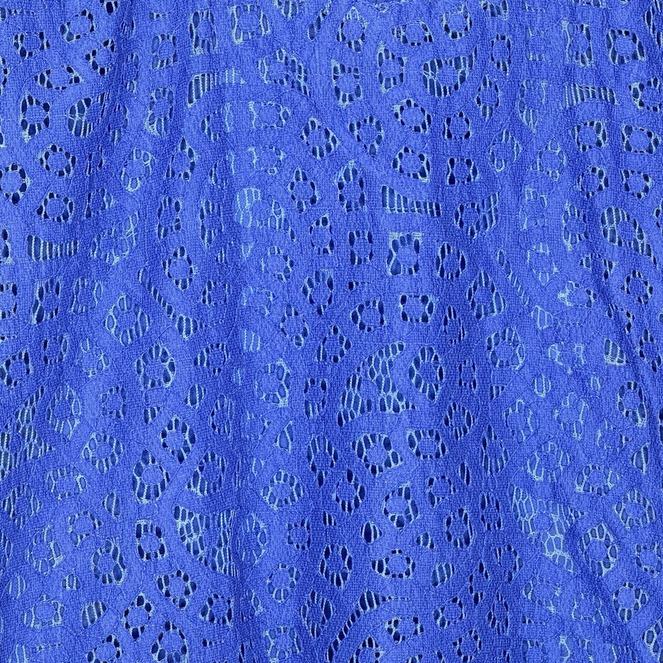 Camisa Isaac Mizrahi Grande Top Azul Sólida Manga Corta Cuello Redondo Dividido Encaje Sobre Foto 2 de 4