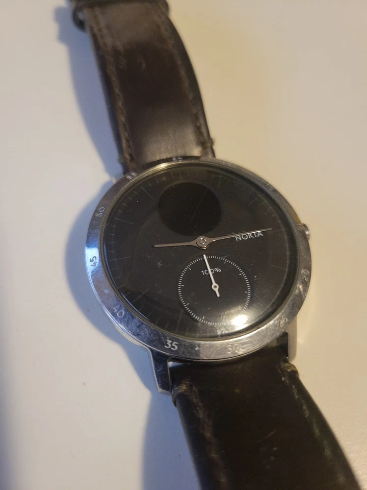 Reloj inteligente híbrido Withings/Nokia Steel HR Sport - 40 mm y rastreador de actividad Foto 2 de 3