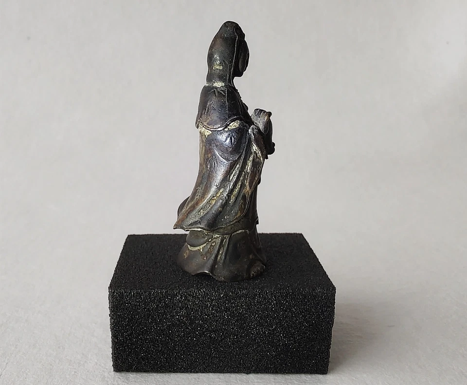 Small Vintage Chinese Bronze Guanyin Figure, mid-20th Century - Image 4 of 4