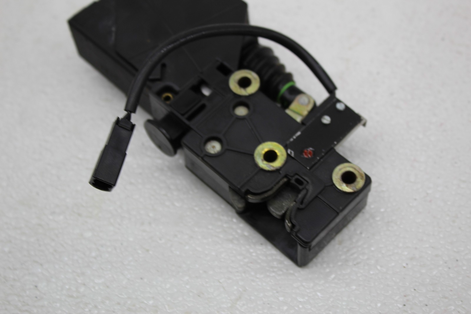 99-01 FERRARI 456 M TAIL GATE TRUNK LOCK ACTUATOR MODULE