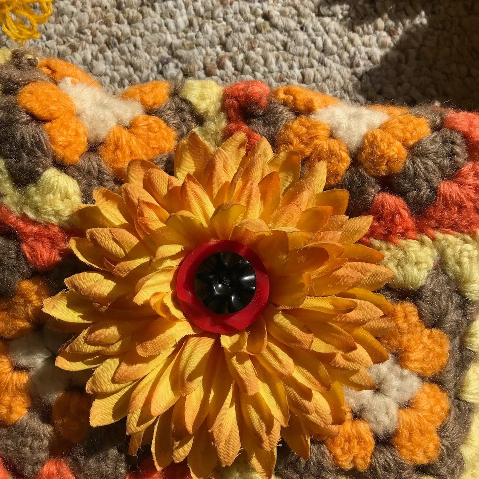 Bolso Edredón Hecho a Mano Crochet Años 70 ÚNICO EN SU CLASE + 2 UV Otoño Gafas de Sol Nuevo con Etiquetas Boho Chic Regalo Foto 2 de 4