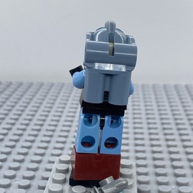 LEGO Minifigure SH0049: Mr. Freeze, Medium Blue. LEGO Batman