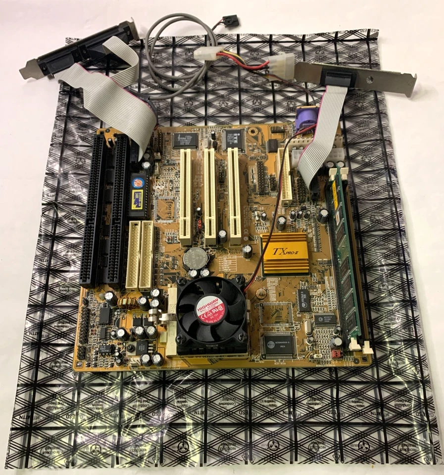 Vintage PCCHips M5998101235 ATX Motherboard w/ Intel Pentium MMX 150MHz CPU - Image 4 of 4