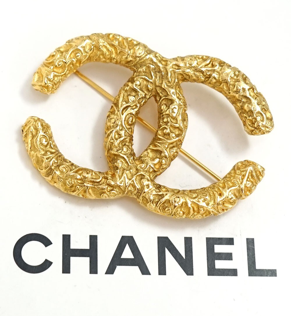 CHANEL CC Logo Vintage Brooch Gold Tone Pin 93A Auth w/Box CHANEL CC Logo Vintage Brooch Gold Tone Pin 93A Auth w/Box