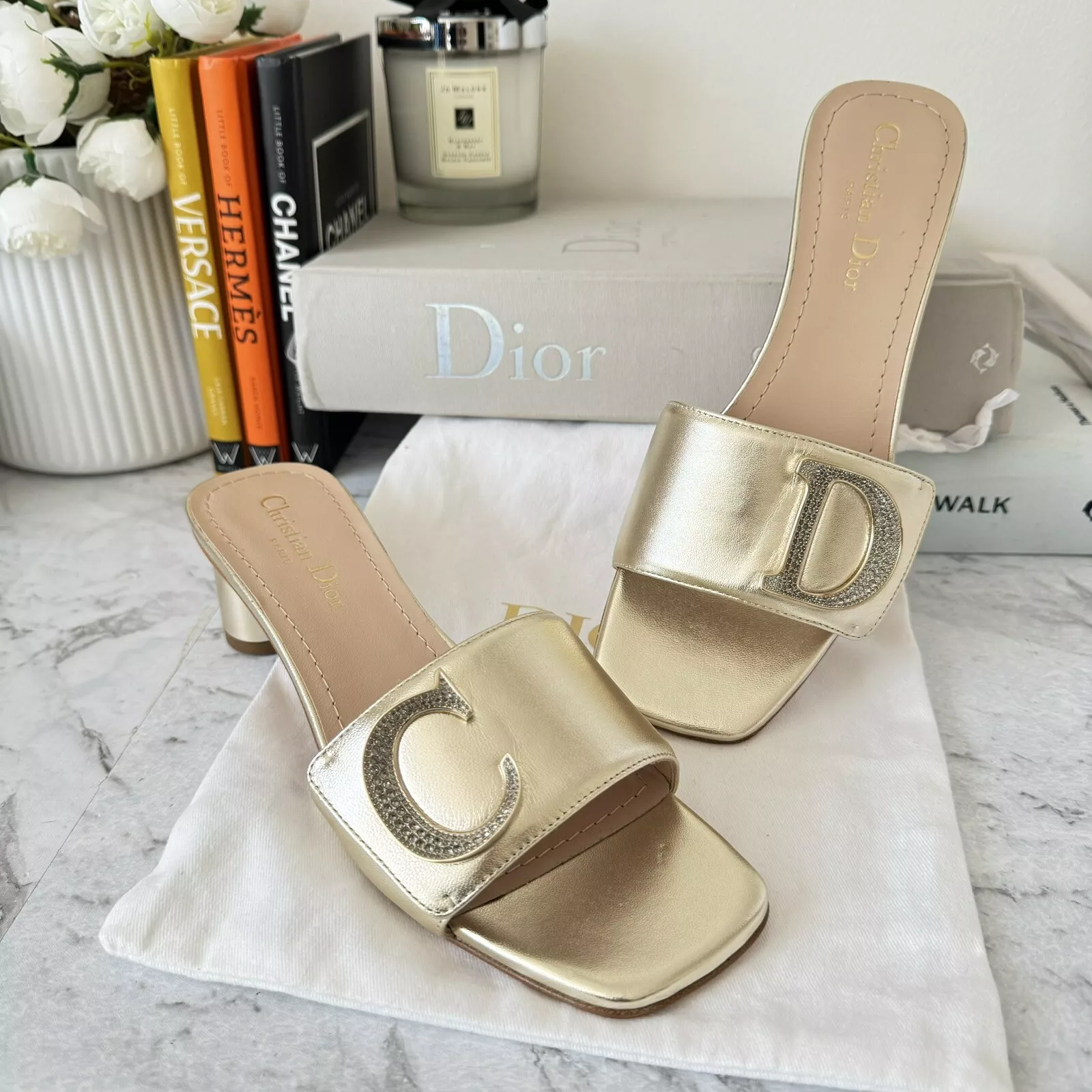 Chaussures Christian Dior authentiques , Dior ou C'est Dior à talons glissières/sandales dorées