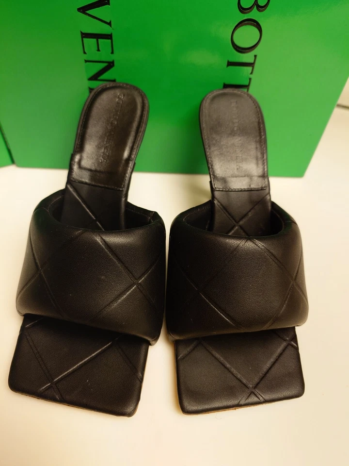 Sandalias de mula tejidas de cuero napa italiano negras usadas en excelente estado 39 puntera cuadrada 90 mm Bottegas Foto 3 de 4