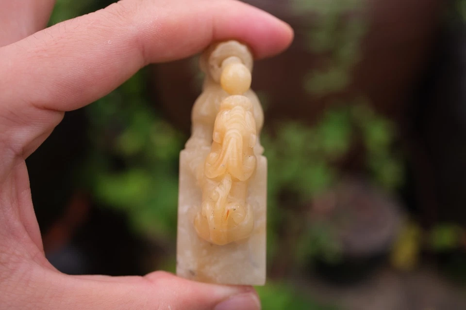 0544 A Natural Shoushan ‘Furong’ Seal Stone for Carving, Double Dragon - Image 3 of 4