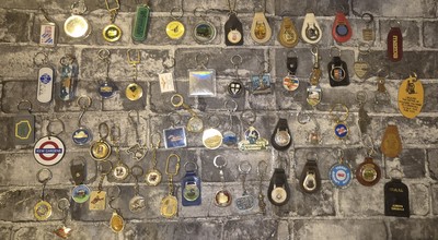 VINTAGE JOBLOT BUNDLE OF KEYRINGS COLLECTION KEY RING SOUVENIR LOT2 ...