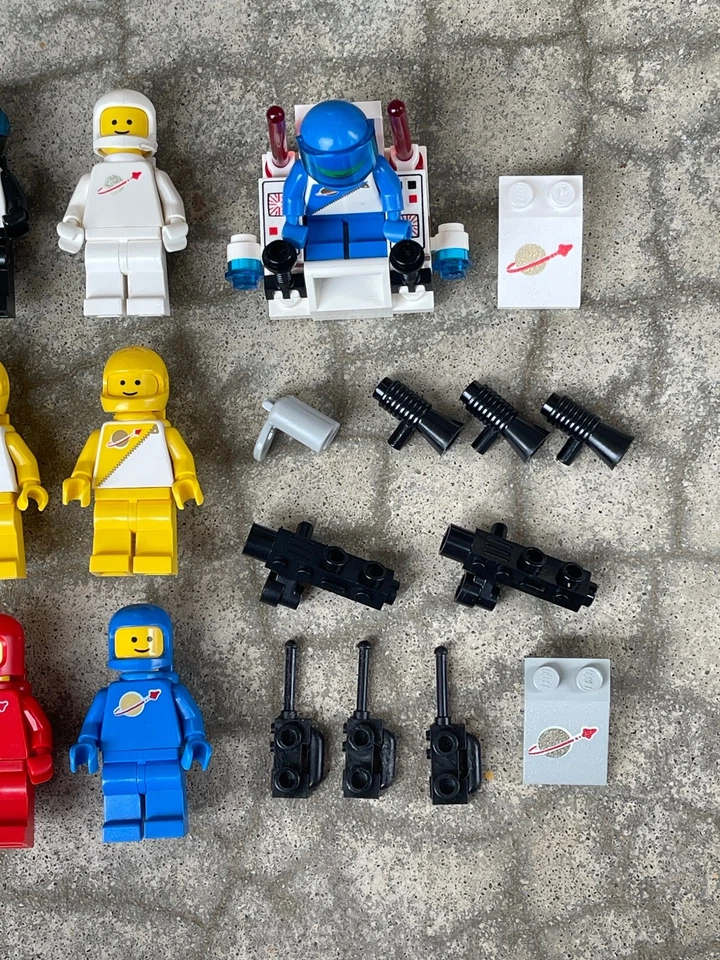 VTG Lego Minifigures Spaceman 80s Legoland Space Astronaut Accessories Lot of 13 - Image 3 of 4