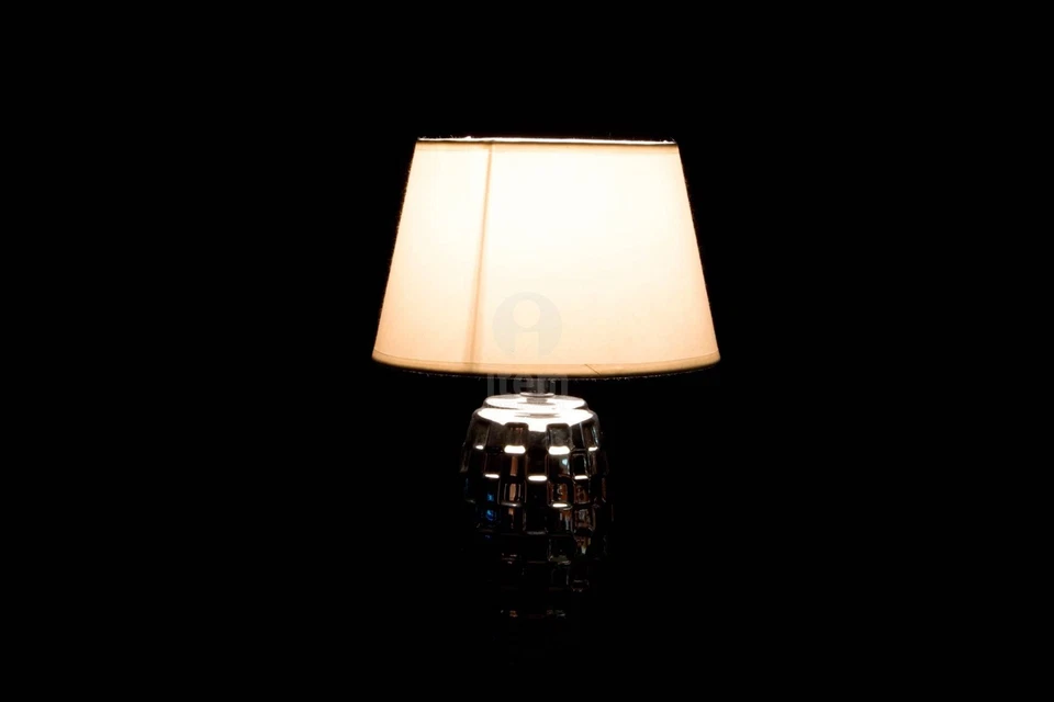 LAMPADA TAVOLO LAMPADA COMODINO LAMPADA APPOGGIO CERAMICA ARGENTO - Immagine 3 di 3