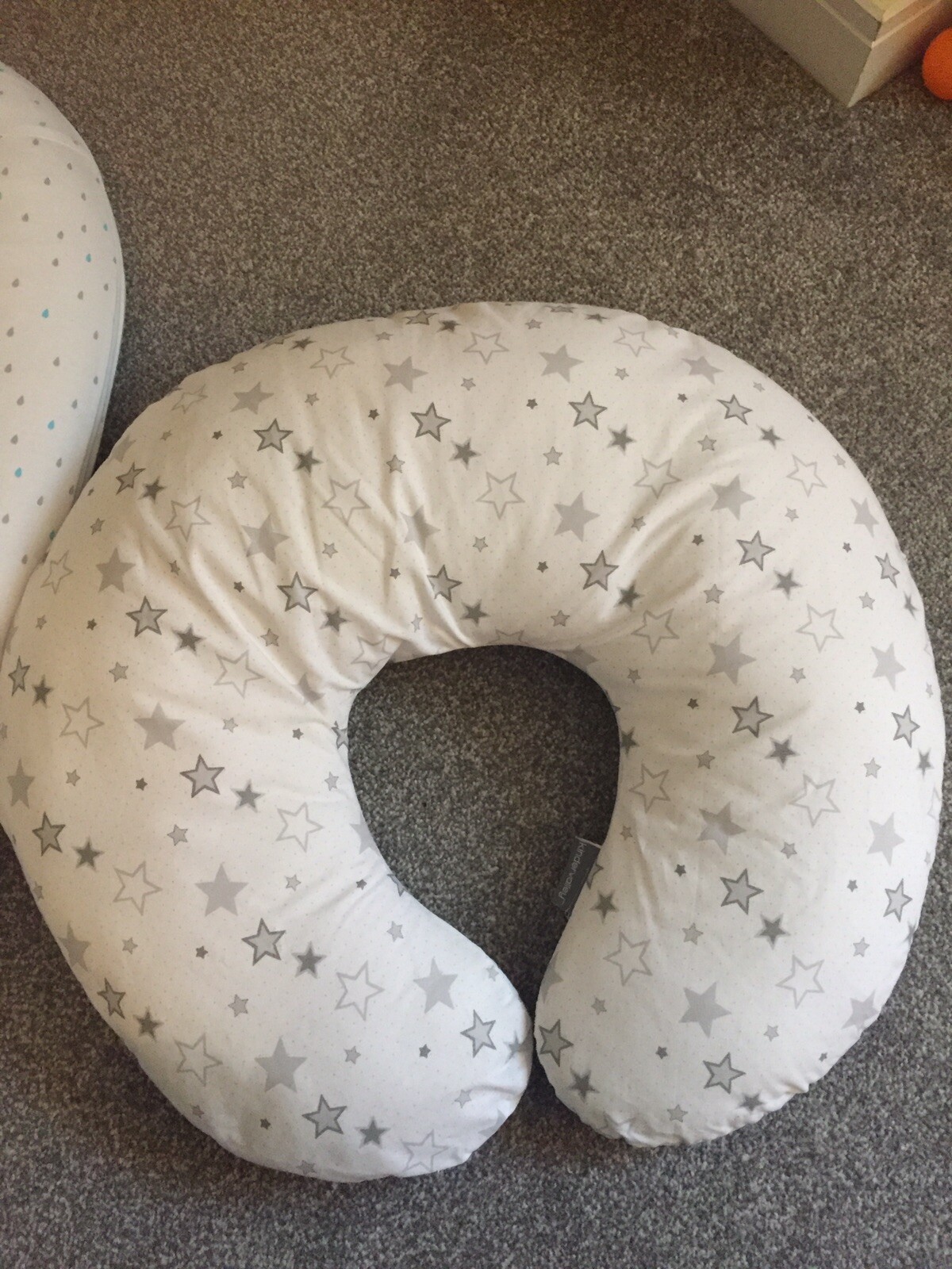kinder valley feeding pillow
