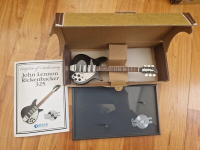 ATLAS EDITIONS John Lennon The Beatles Rickenbacker 325 Mini Replika Gitarre