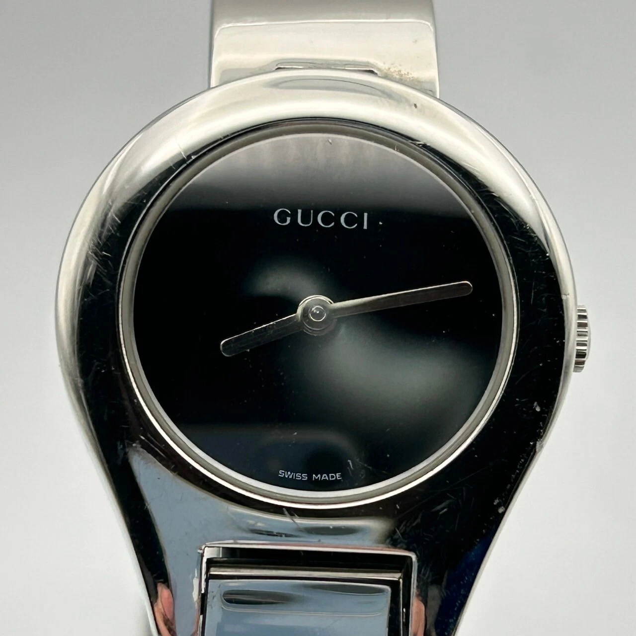 Authentique montre bracelet Gucci 6700L métal argenté noir pile neuve 
