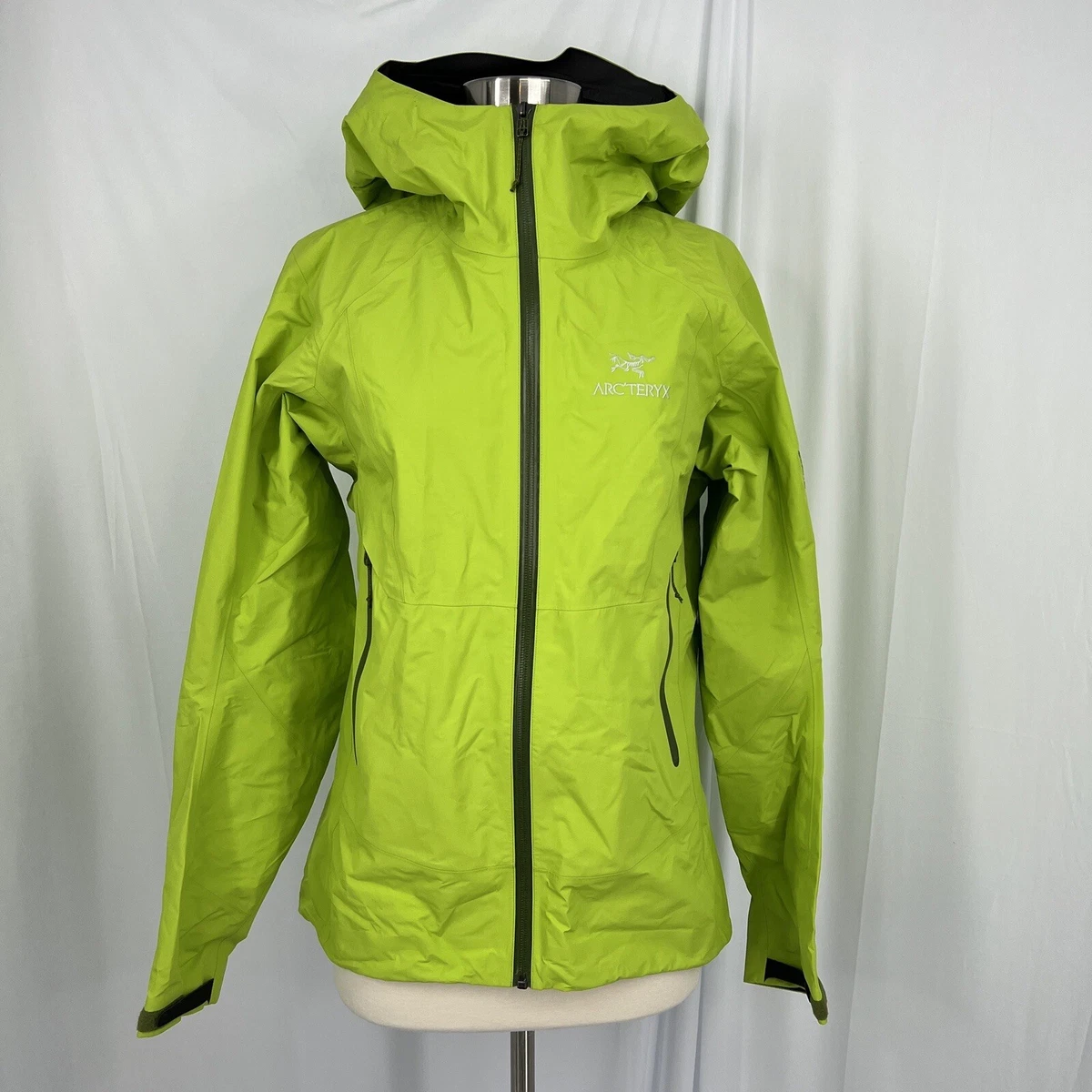 Arc'teryx Women's M Beta SL Jacket Moss Bloom Green Hood