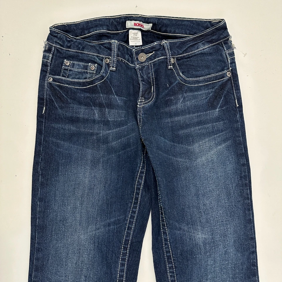 Pantalones de mezclilla Bongo Bootcut con detalle de encaje trasero para mujer talla 9 azul lavado oscuro Foto 2 de 4