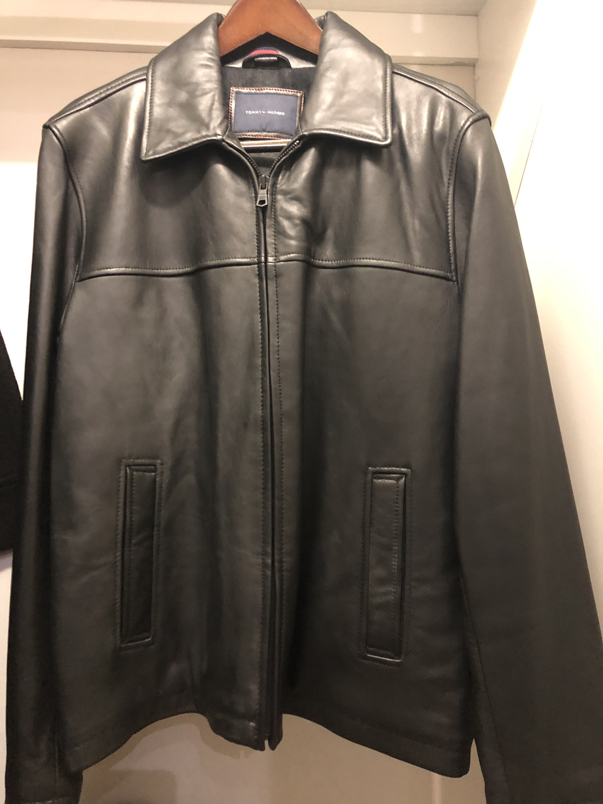 Tommy Hilfiger men's size 40 leather jacket new with tags