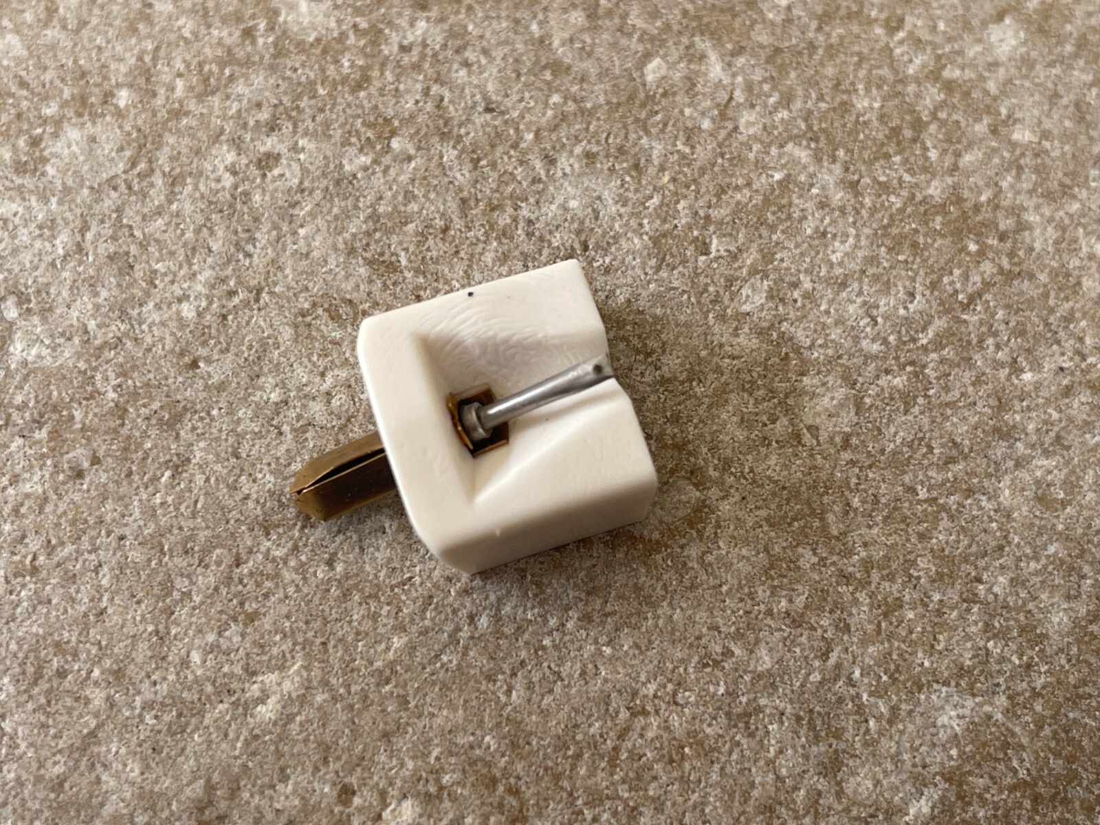 Aiguille Goldring 680 800 pour supprimer les grésillements de votre platine
