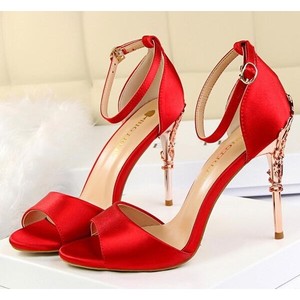 sandalo rosso gioiello