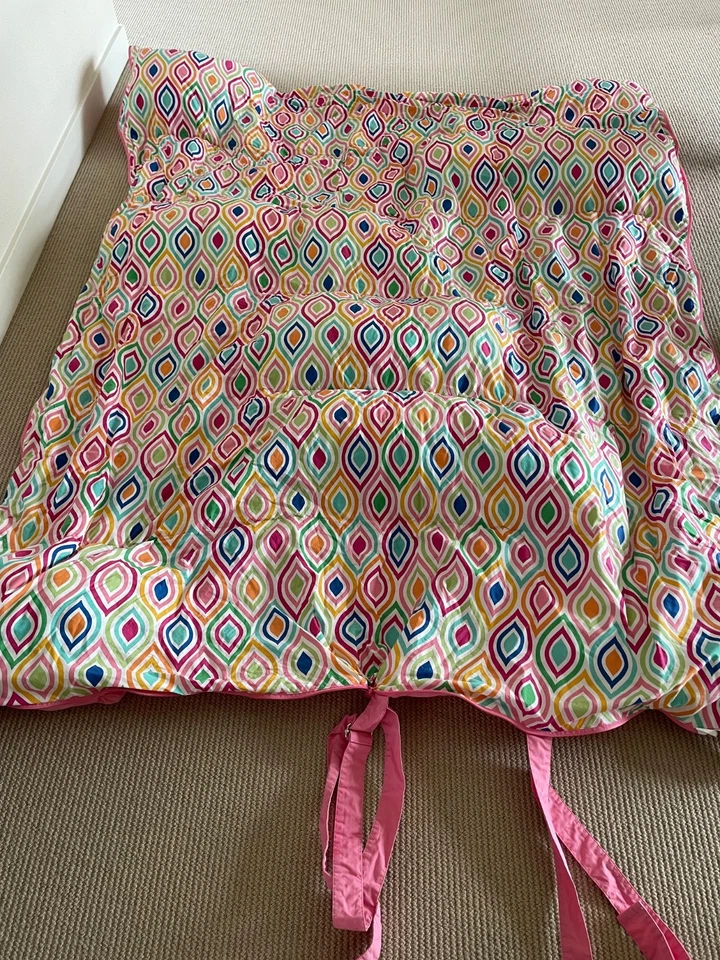 Saco de dormir Pottery Barn PBTeen rosa brillante multicolor geo con correa de transporte Foto 3 de 4