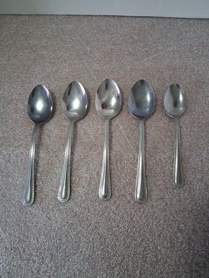 Unmarked Beaded Pattern Oval 4 Soup Spoons 7'' &  1 6'' Tea Spoon