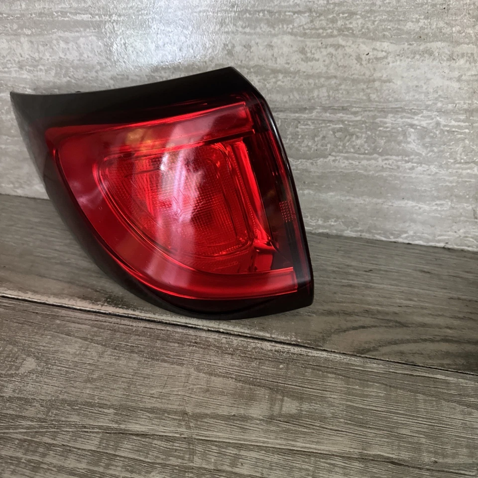 🇺🇸 2017 2018 2019 2020 CHRYSLER PACIFICA TAIL LIGHT LEFT DRIVER SIDE OEM - Image 2 of 4