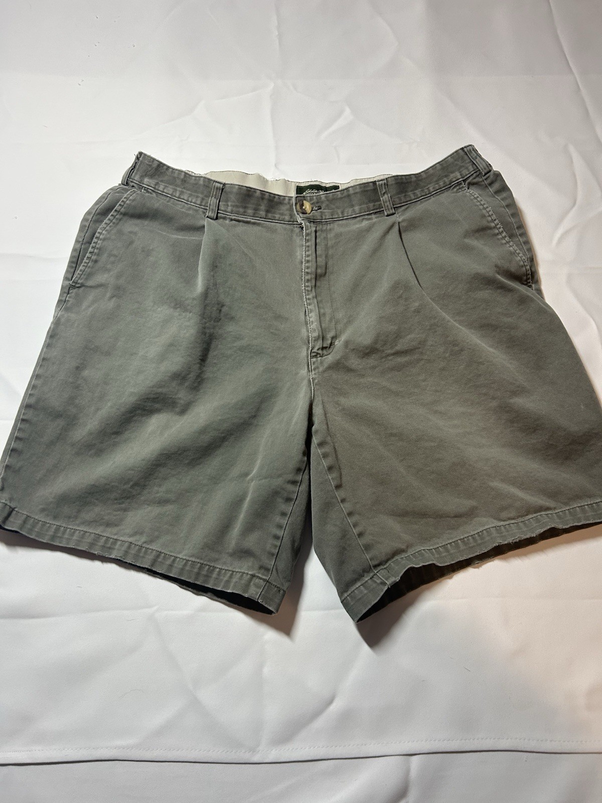 Eddie Bauer Men's Gray Chino Shorts Cotton Button Pleated Pockets Casual