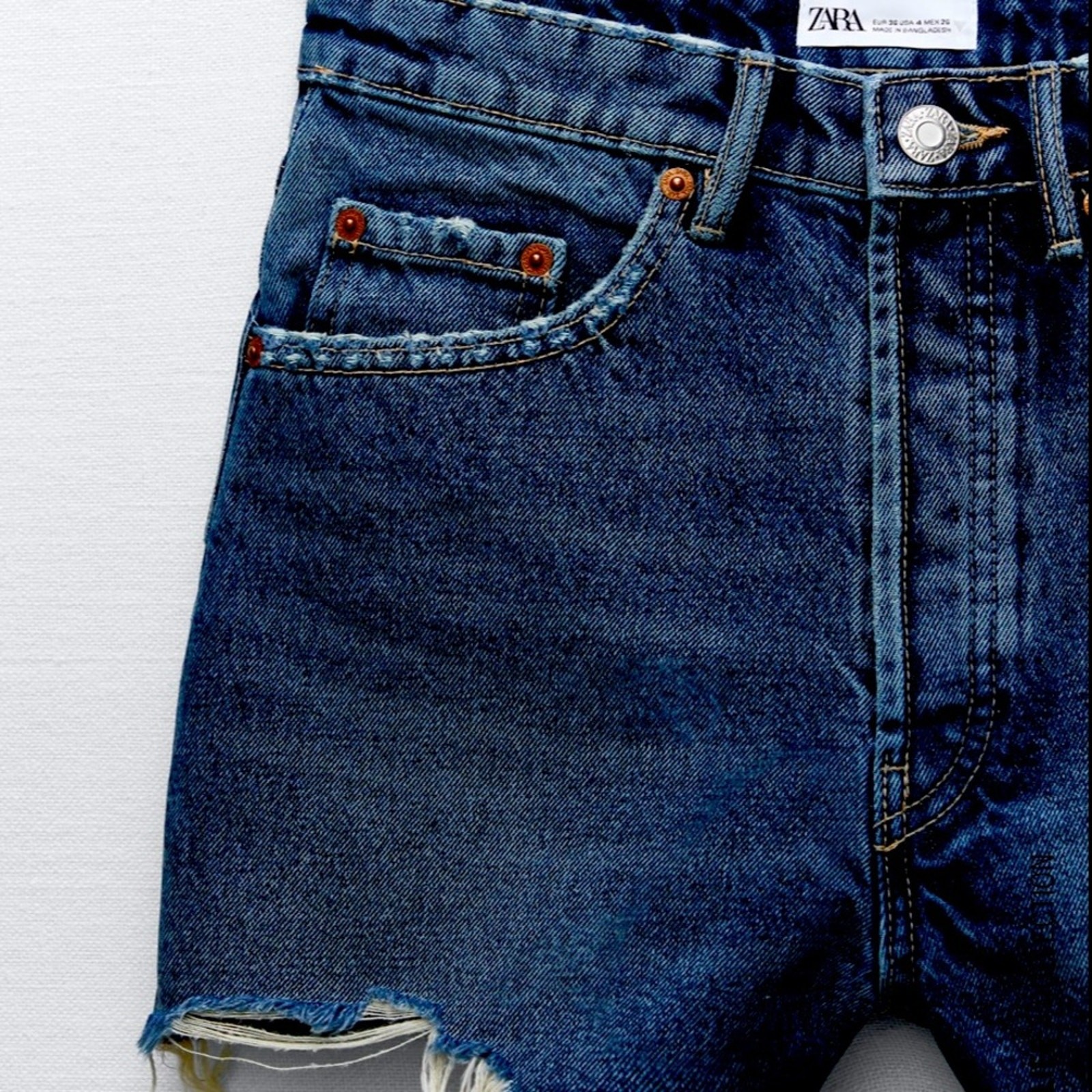 Zara Distressed High Waisted Dark Wash raw hem Denim Shorts Size 6 thumbnail 3