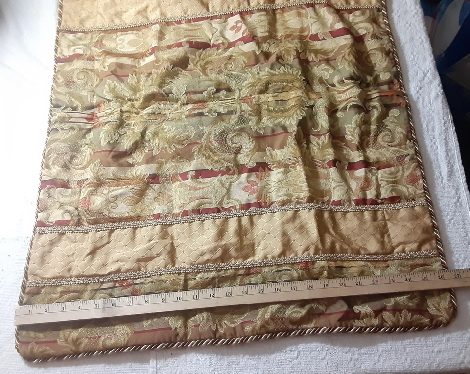 Lote de 2 Almohadas JCPenney Home Collection Dorado Rojo Verde Tapiz Falso 26x32 H Foto 3 de 4