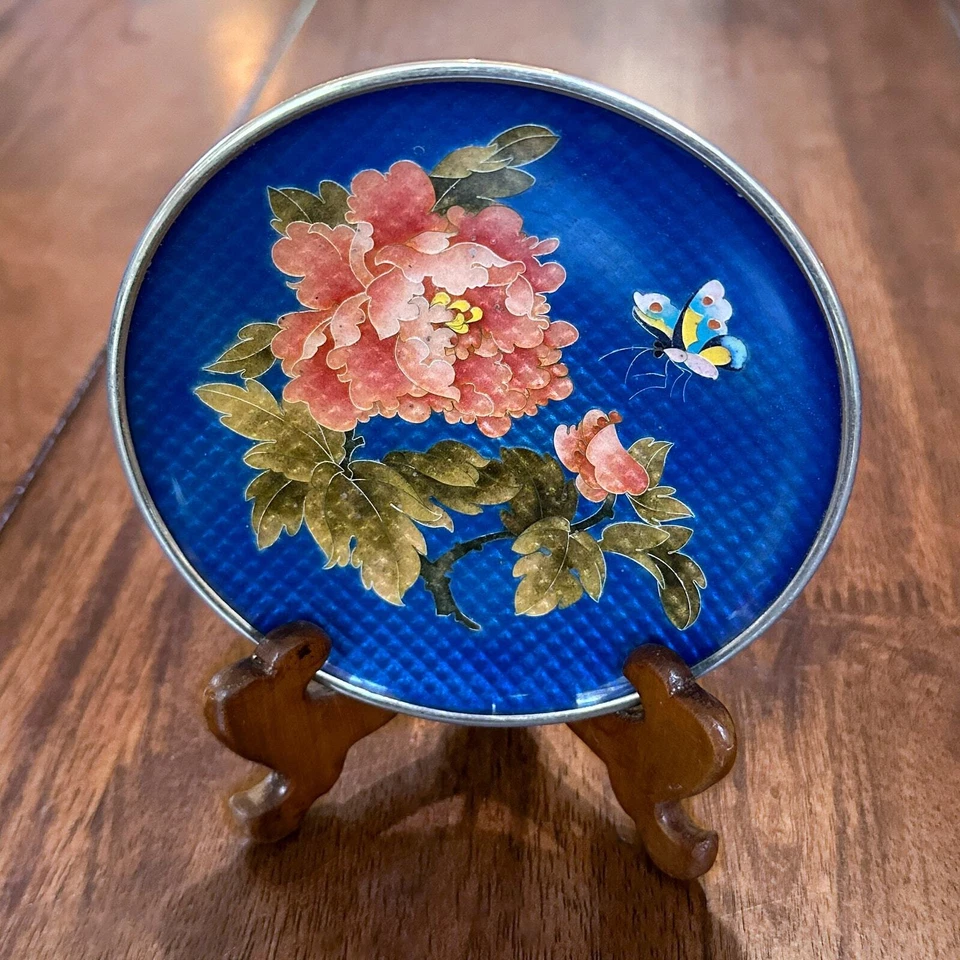 Antiguo Plato Ginbari Cloisonne Plateado Azul Coral Peonía Flor Mariposa con Soporte Foto 2 de 4