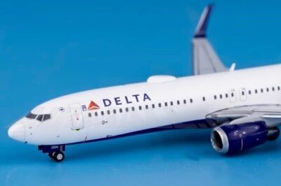 1:400 GeminiJets DELTA BOEING 737-900ER Passenger Plane Diecast