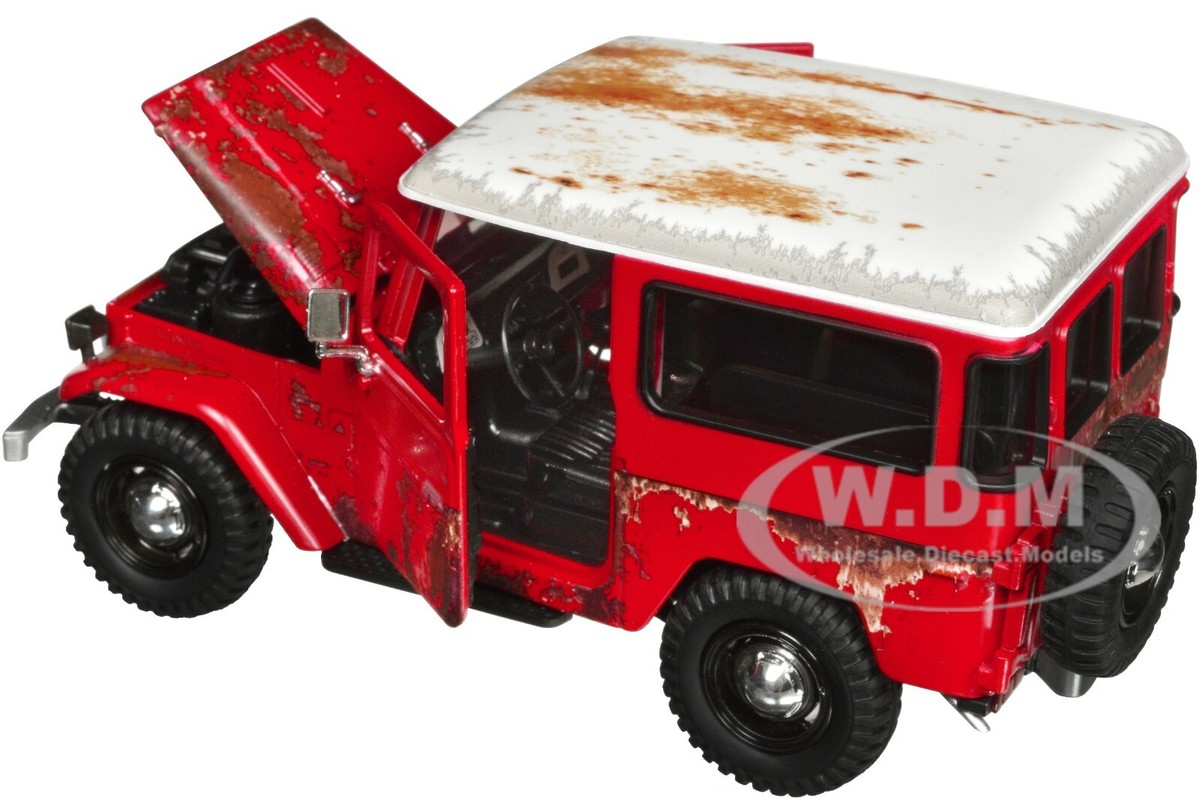 TOYOTA FJ40 LAND CRUISER RED (RUSTED) 1/24 DIECAST MODEL CAR