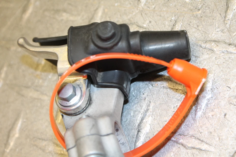 2003 HONDA CRF450R CLUTCH LEVER PERCH MOUNT BRACKET - Image 3 of 4