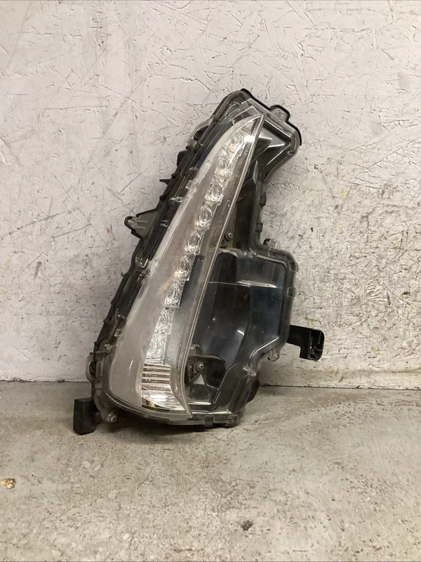 2017-2022 TOYOTA PRIUS PRIME DRL FOG LIGHT RIGHT RH PASSENGER SIDE OEM
